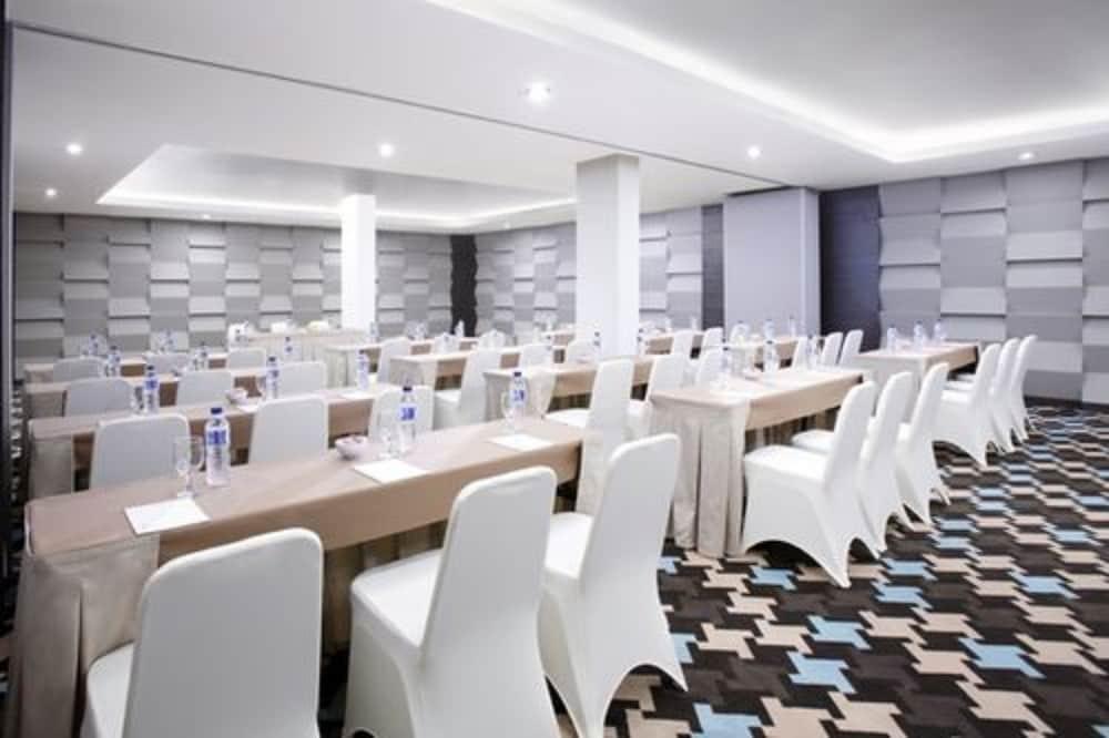 Hotel Santika Kelapa Gading Jakarta Exterior photo