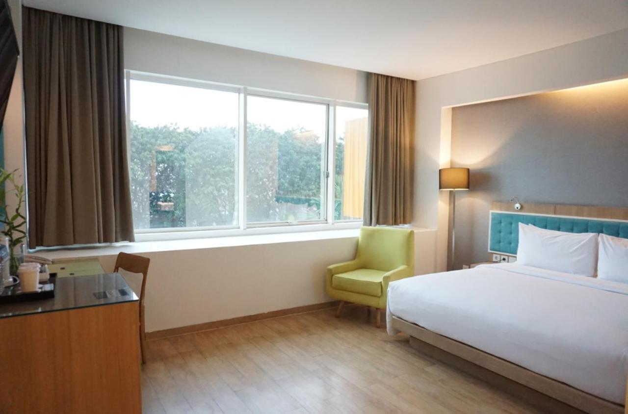 Hotel Santika Kelapa Gading Jakarta Exterior photo