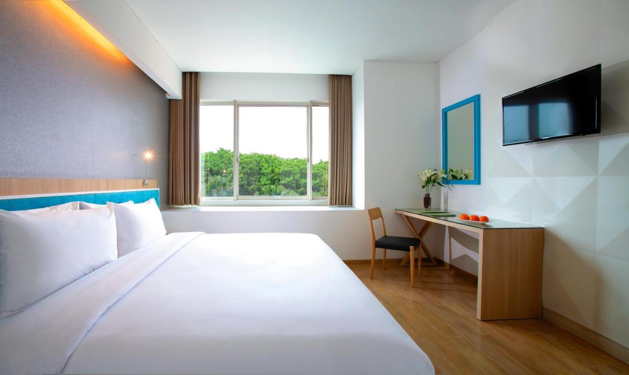 Hotel Santika Kelapa Gading Jakarta Exterior photo