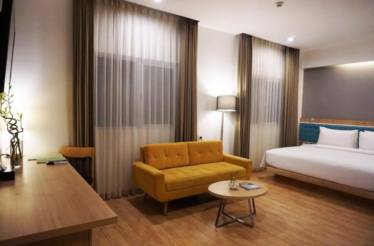 Hotel Santika Kelapa Gading Jakarta Exterior photo